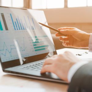 Au-delà des chiffres bruts : l'art de créer des tableaux de bord financiers qui parlent