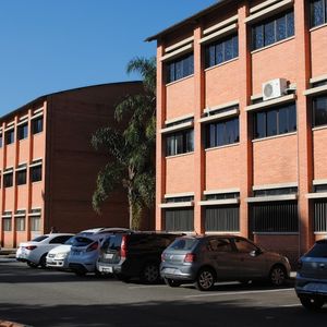 Votre GPS Pro : Maîtrisez l'Art des Données Spatiales avec PostgreSQL et SQL Server