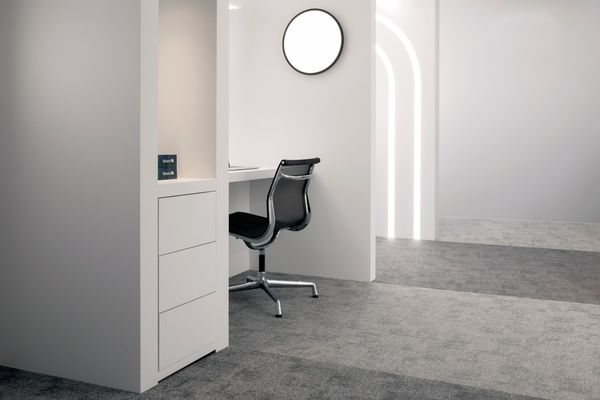 Écran d'ordinateur affichant le logiciel After Effects avec des graphiques et une chronologie