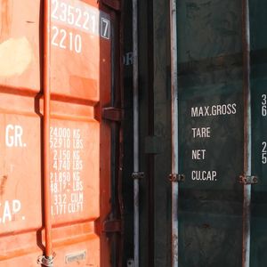 Incoterms 2020 : Votre Compas Infaillible dans l'Océan du Commerce International