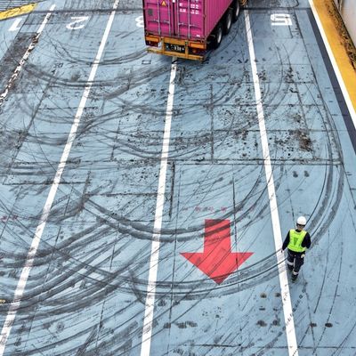La jungle des contrats : Naviguez avec brio dans la négociation internationale