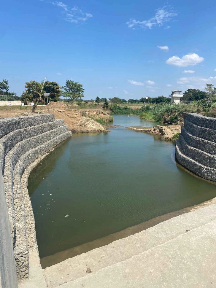  El canal construido por diversas entidades de Haití para desviar agua del río Masacre. 