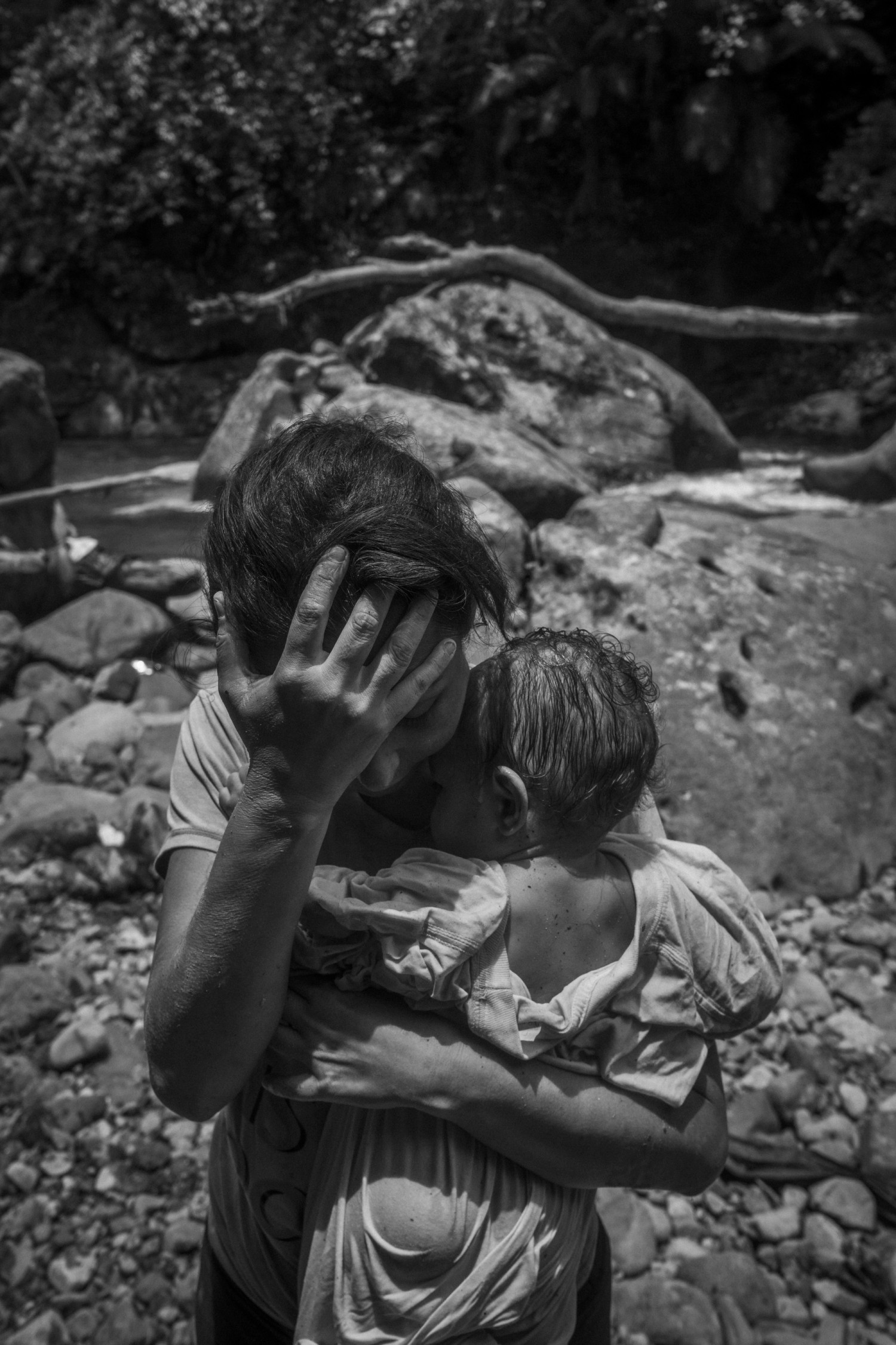 Immigrant woman carrying her baby through the Darien Gap