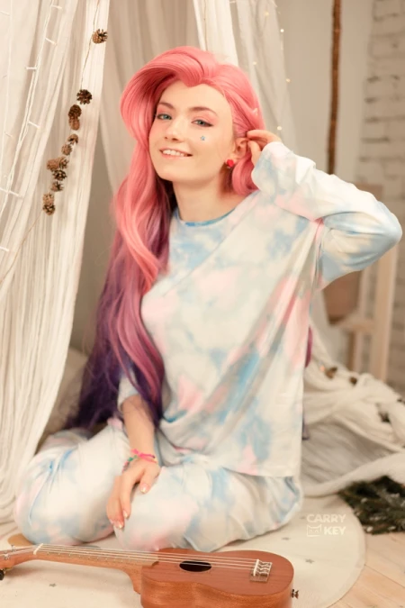 preview for Seraphine (Home Outfit)