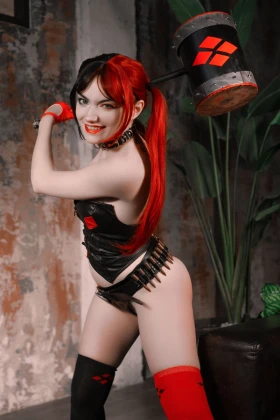Harley Quinn (New 52 Outfit) - 2