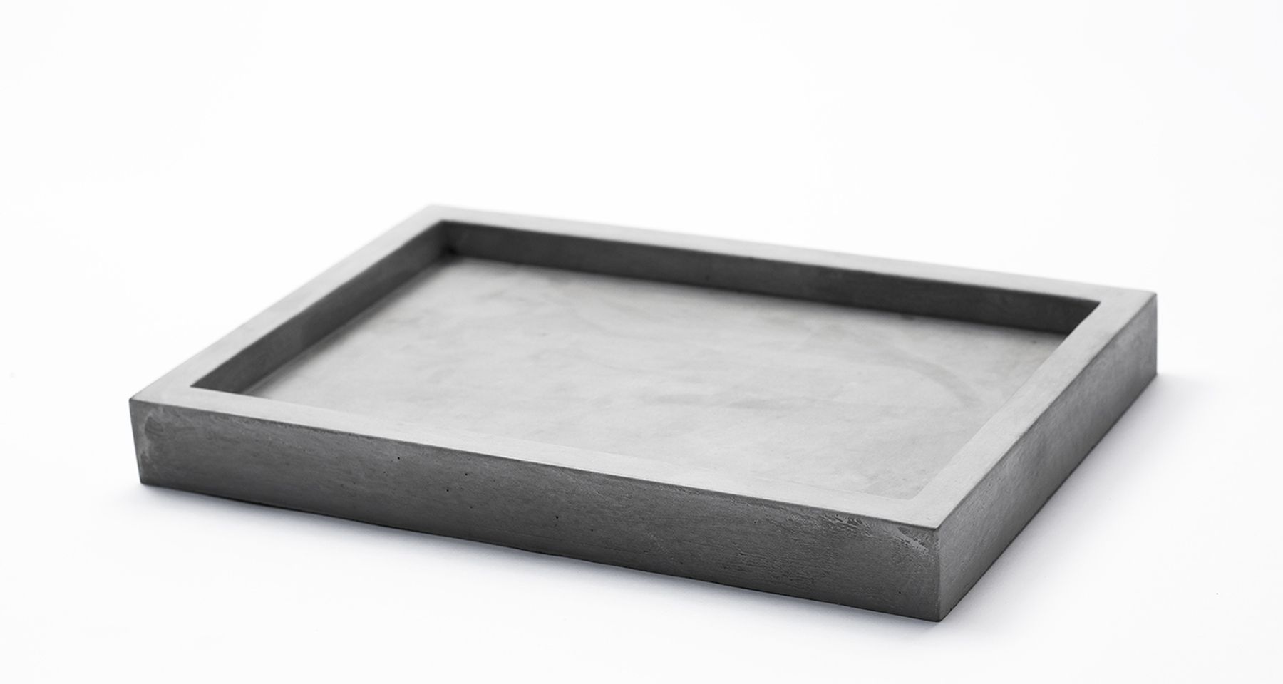 Concrete valet tray by KomoLab