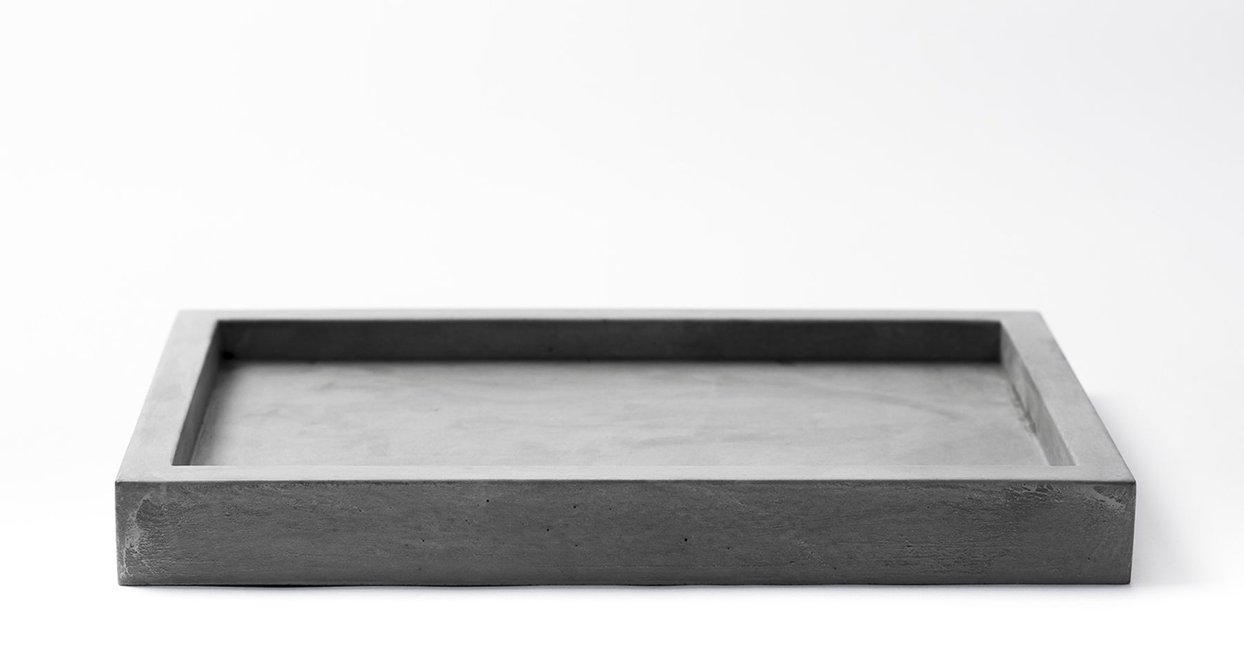 Concrete valet tray by KomoLab