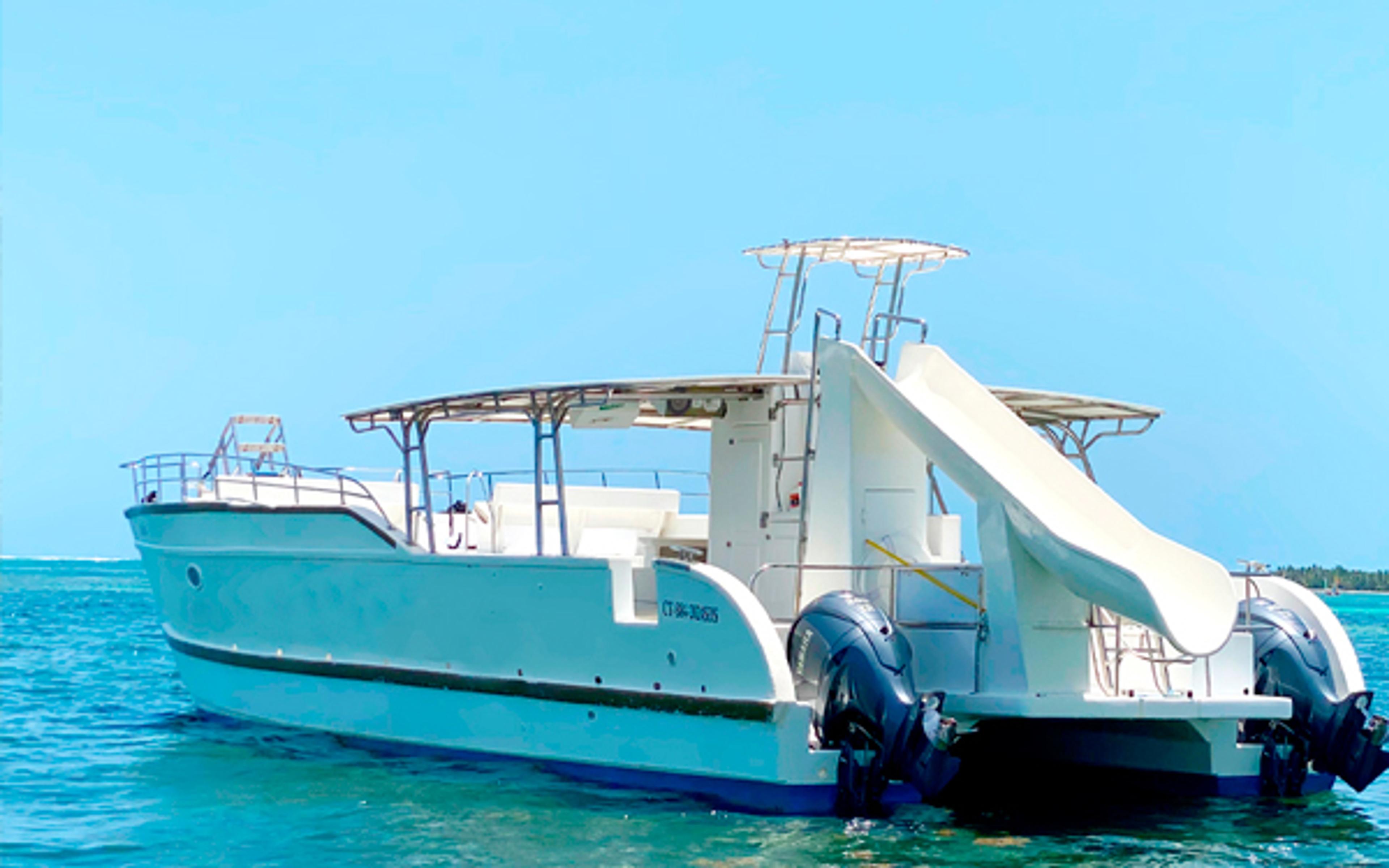 Catamarán Infinity Privado — 2