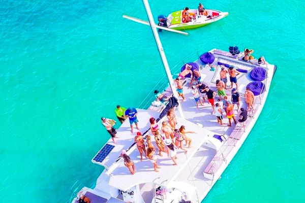 Aventura Privada en Catamarán — 1