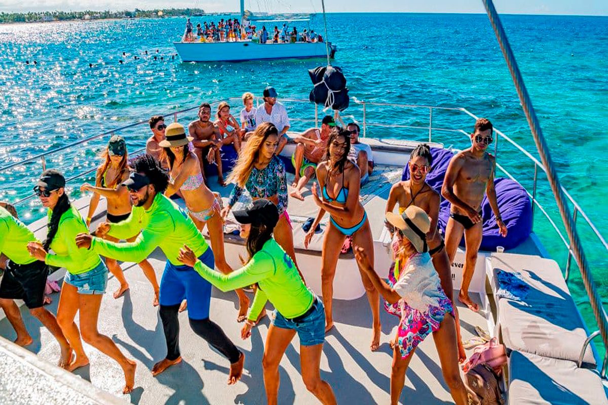 Private Sailing Family Adventure — Catamaran Tour — 3