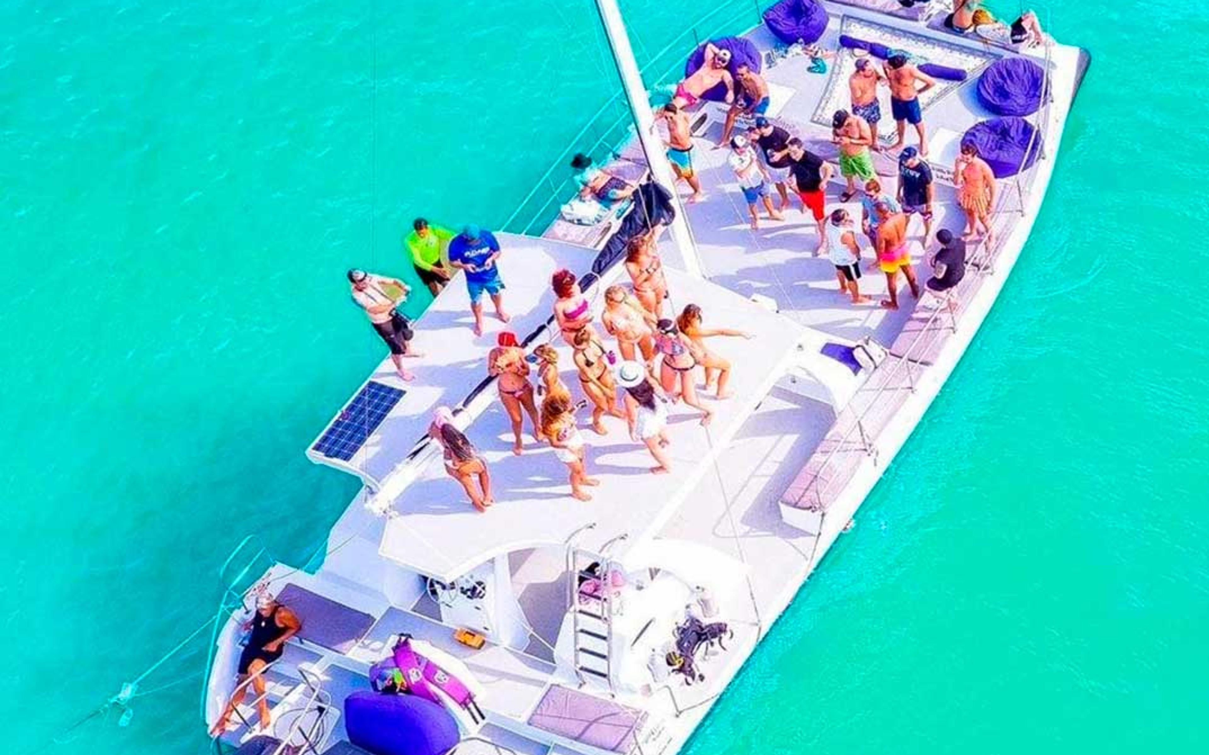 Power Cruise Catamaran & Snorkeling — 3