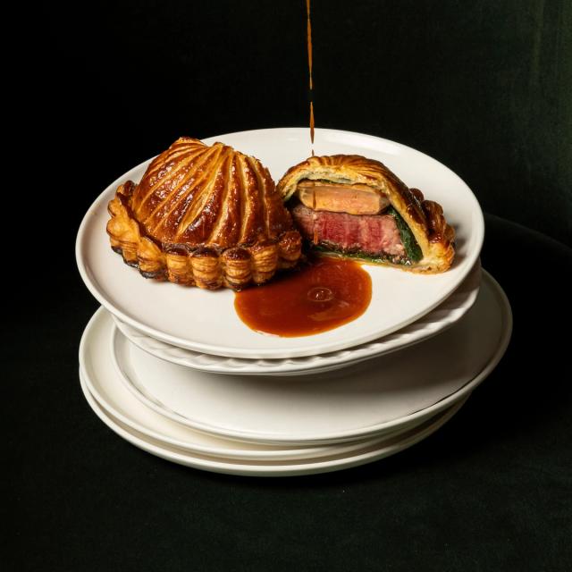 Le bœuf Wellington de Bisou Phuket, découpé à table