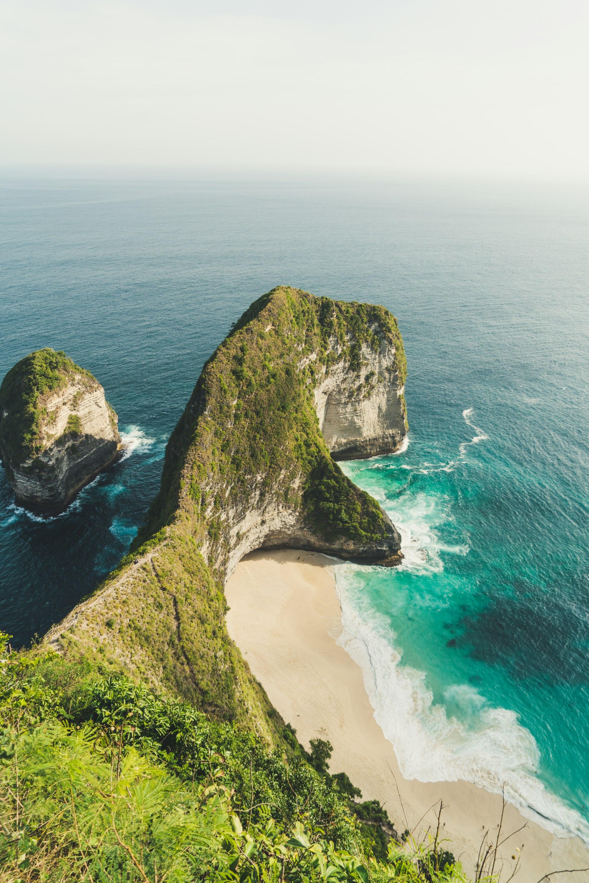 Tebing Kelingking Nusa Penida menjorok ke laut