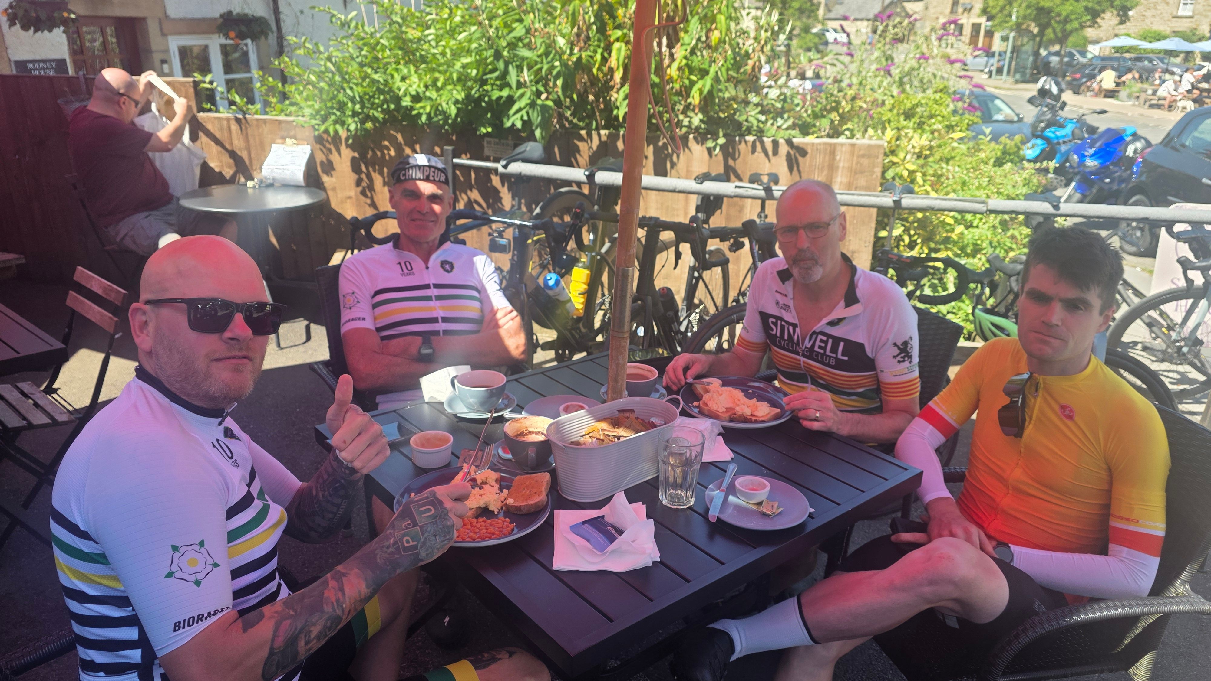 An amber cafe stop
