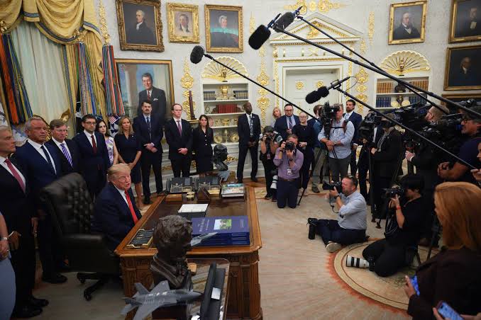 US Broadcasters Halt White House Pool Coverage in Solidarity With CNN