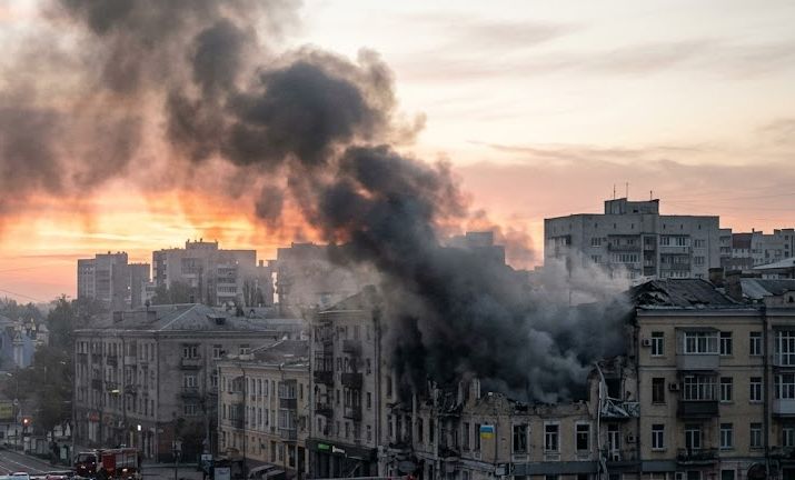 Russia Resumes Kyiv Strikes as US Envoys Depart Without Breakthrough