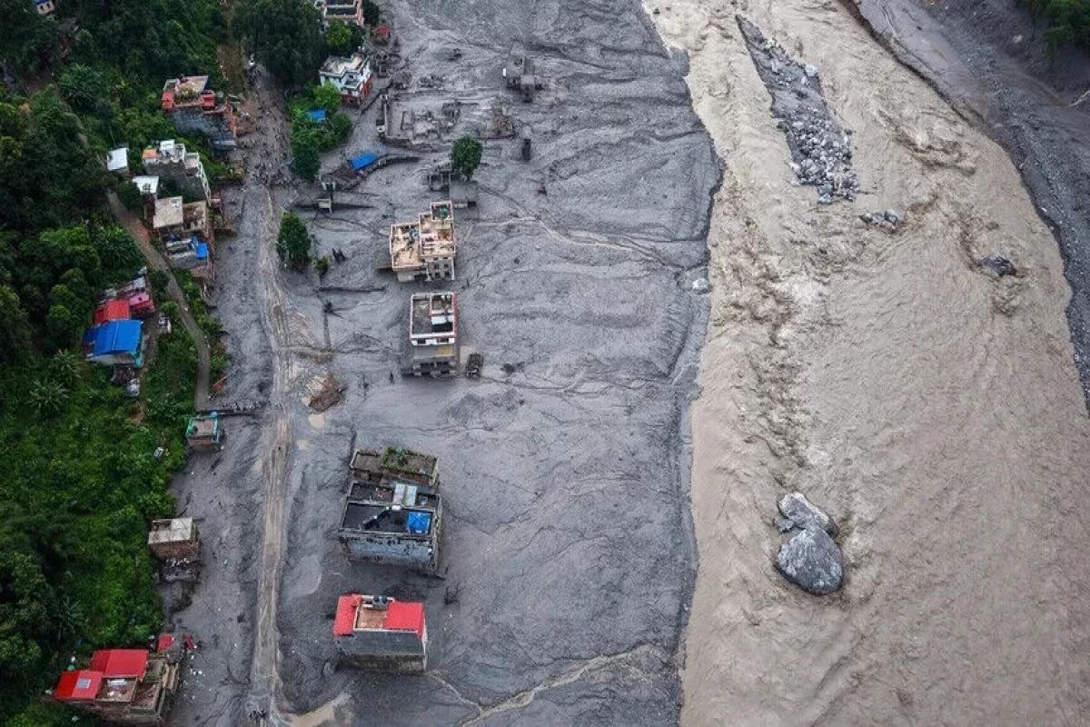 Nepal Flash Floods: Death Toll Reaches 903 with Thousands Missing
