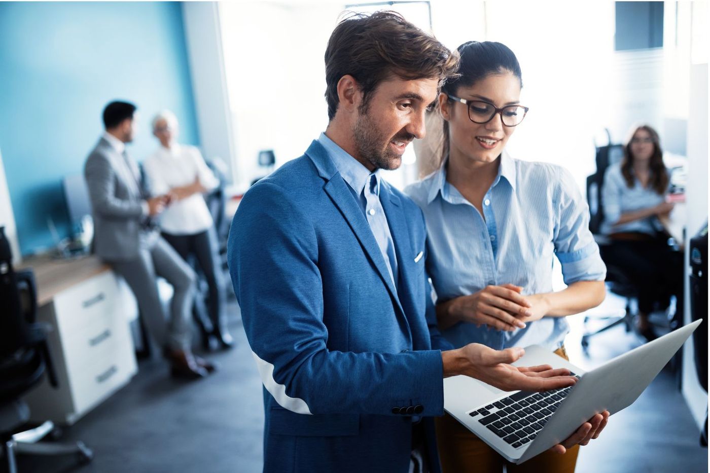 IT professionals having a meeting with clients in a spacious room