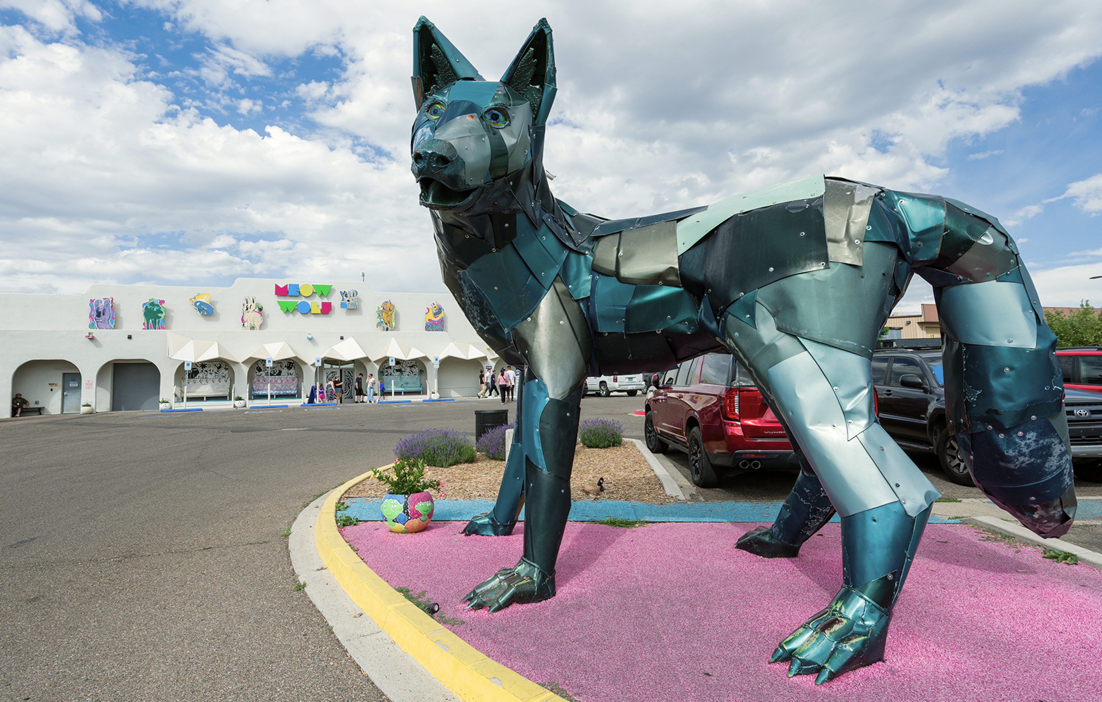 Meow Wolf statue
