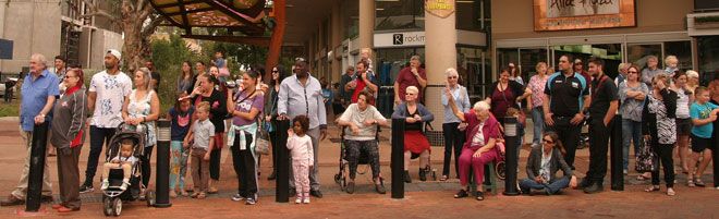 p2329-Bangtail-crowd-2