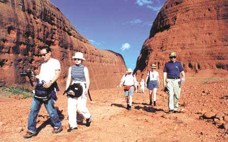 p2212-Ayers-tourists-Olgas