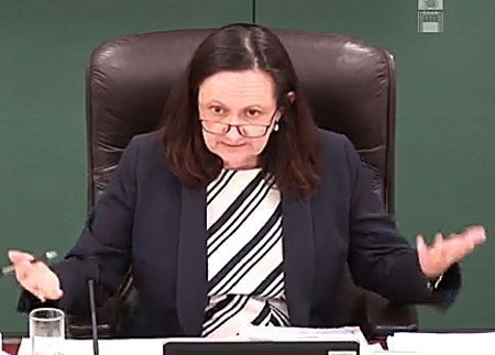 p2335-Robyn-Lambley