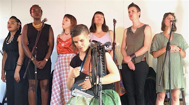 p256 She sings Xavia 660