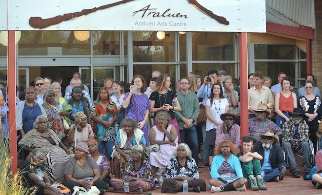 p2362-des-mob-crowd