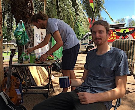 p2499n Pine Gap Franz & Tim 450