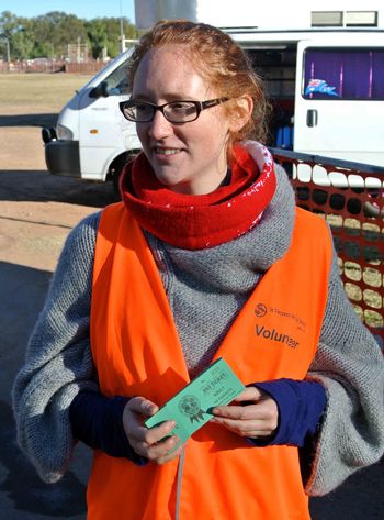 p2252-Show-volunteer