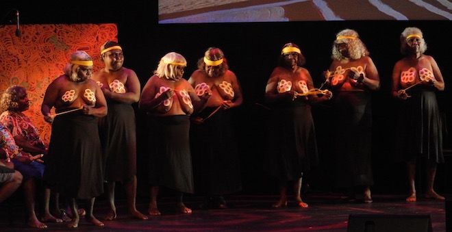 p2362-des-mob-dancers