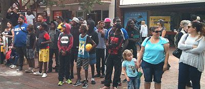 p2329-Bangtail-crowd-sm