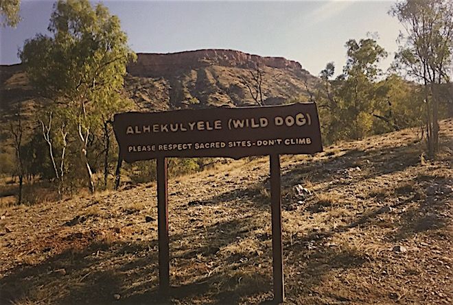 p2499p Doris sign 660