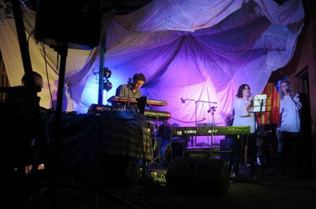 p2338-Darcy-concert