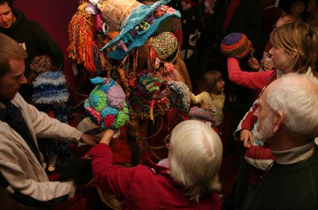 p2341-1422-beanies-crowd-1