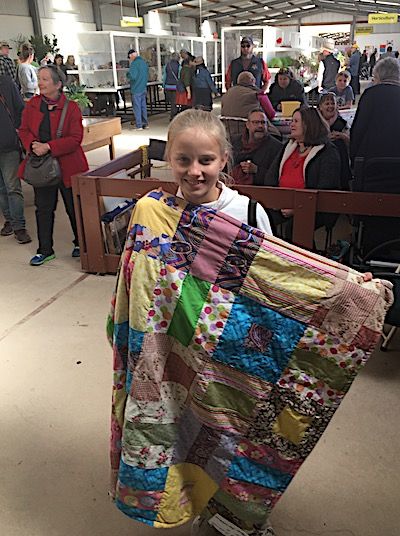 2557 show quilter girl