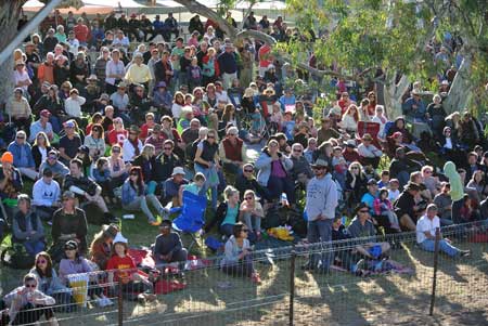 p2140-Henley-crowd-2