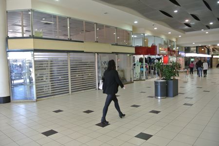 p2257-Plaza-IGA-location-1