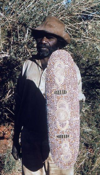 p2453 Papunya Parlette Johnny Warangkula Tjupurrula 320