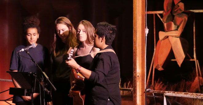 p2330-Pers-FW-singers