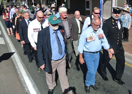 p2325-Anzac-march-11