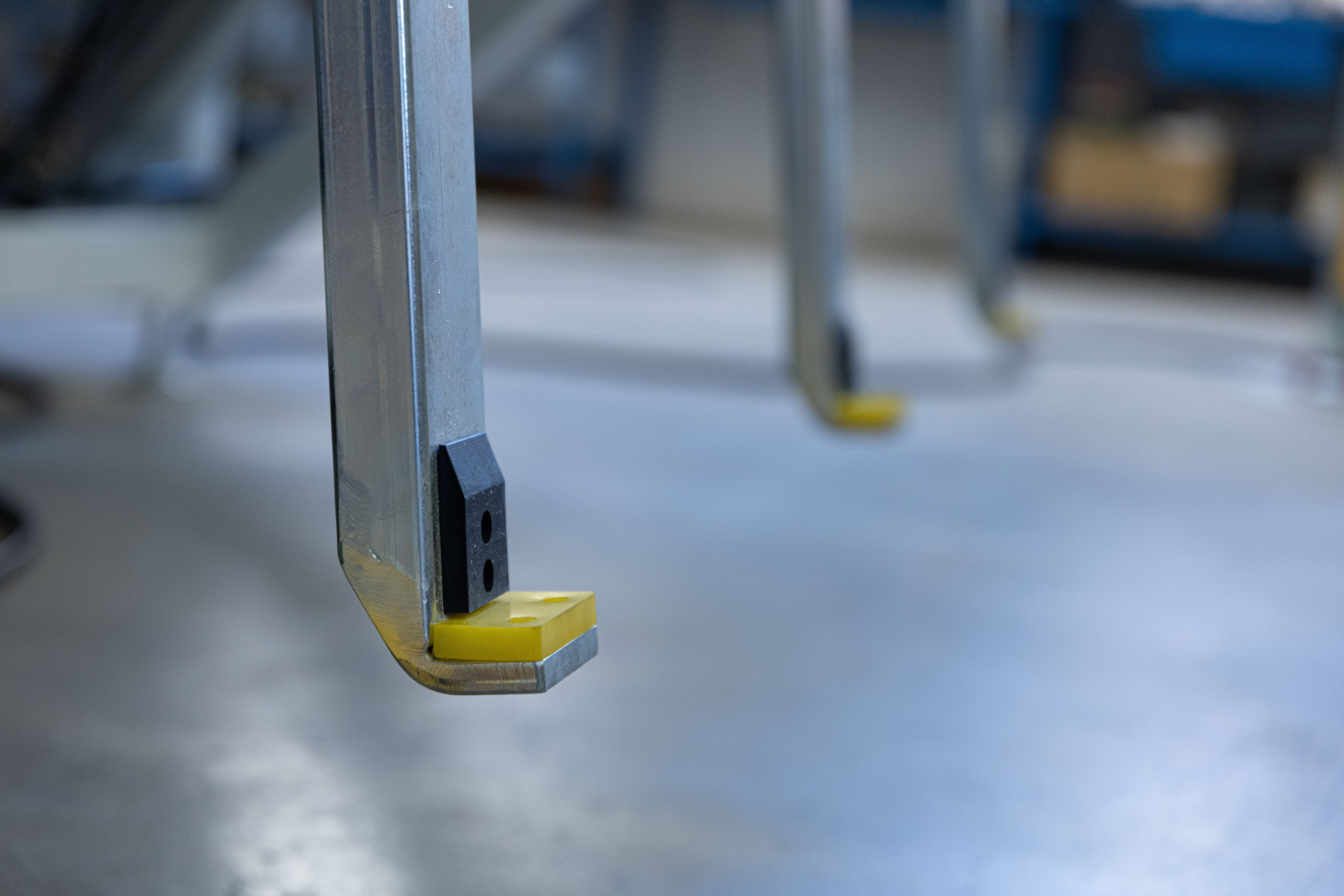 The CMS Agil TR combines automatic float-glass cutting, semi-automatic laminated-glass processing and optional Low-E coating removal within a compact cutting table.