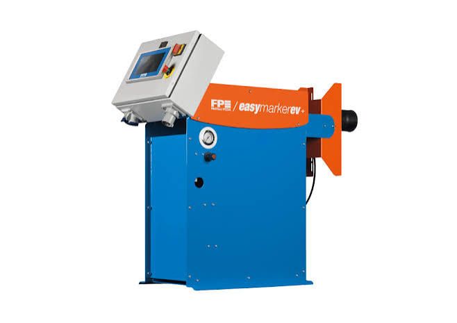 EASYMARKER EV+ Vertical automatic glass marking machines are designed to operate on glass panels in vertical position — the standard configuration of insulating glass (IGU) and double-glazing production lines, as well as vertical glass washing machines and drilling lines. They integrate easily into vertical production processes, enabling precise, continuous and fully synchronised automatic marking without dedicated operators and without production interruptions. The vertical configuration and marking gun positioning system guarantee absolute logo position repeatability on every panel, with consistent engraving quality and mark sharpness regardless of the glass format being processed. The natural choice for insulating glass and IGU producers who must ensure product traceability, CE marking compliance and regulatory identification of every unit produced — in-line, automatically and without impact on cycle times.