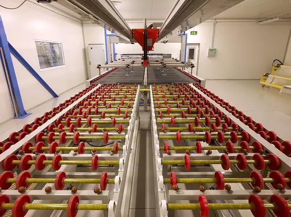 Triulzi laminated glass line, internal roller conveyor