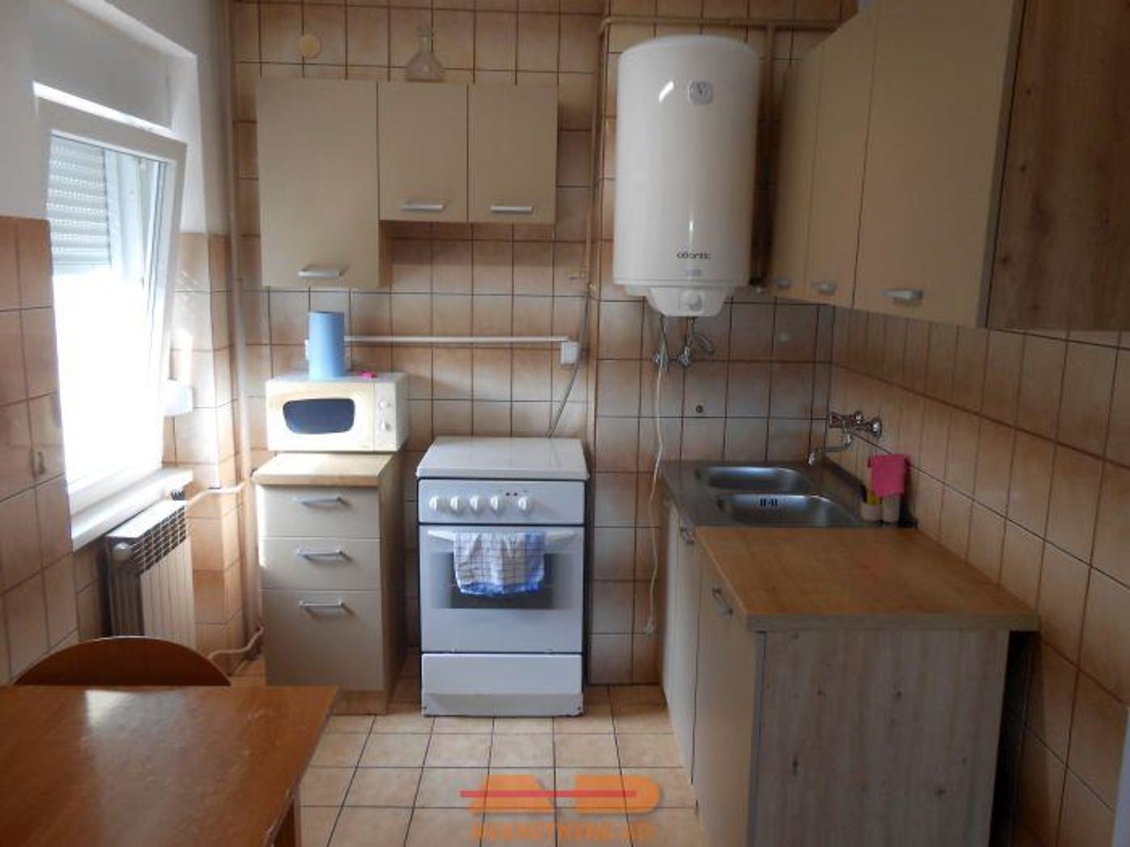 Centar, 60 m2, 1. kat, obnovljena zgrada! — fotografija 7