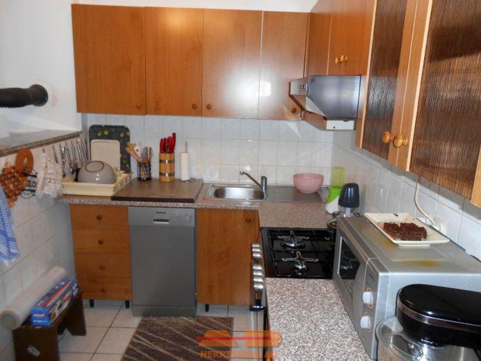 Renovirana- krov, fasada, stolarija, G. Daruvar! — fotografija 19