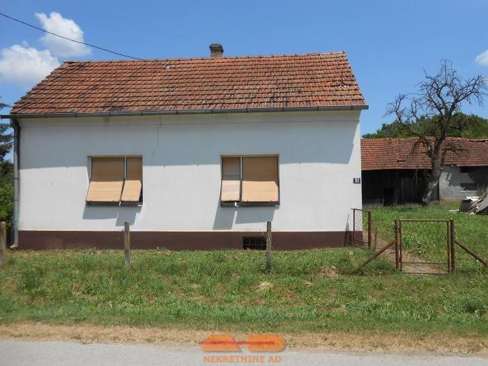 Kuća + pom. zgrade, Lipovac Majur