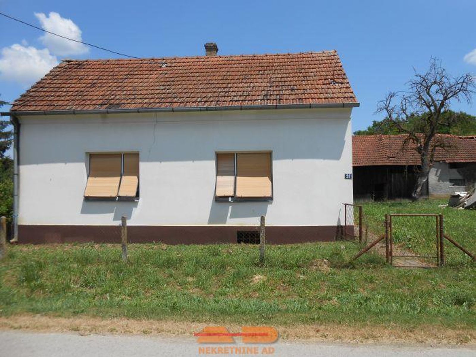 Kuća + pom. zgrade, Lipovac Majur