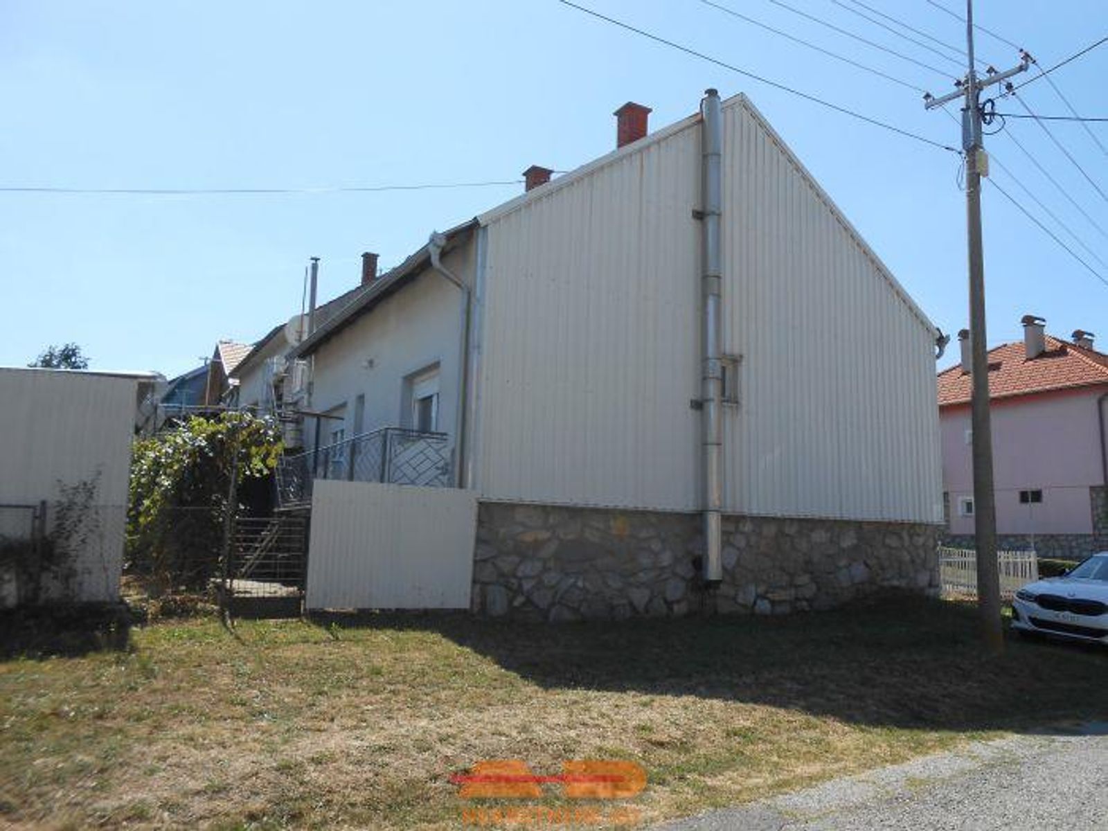 Useljiva i namještena kuća na odličnoj lokaciji! — fotografija 3