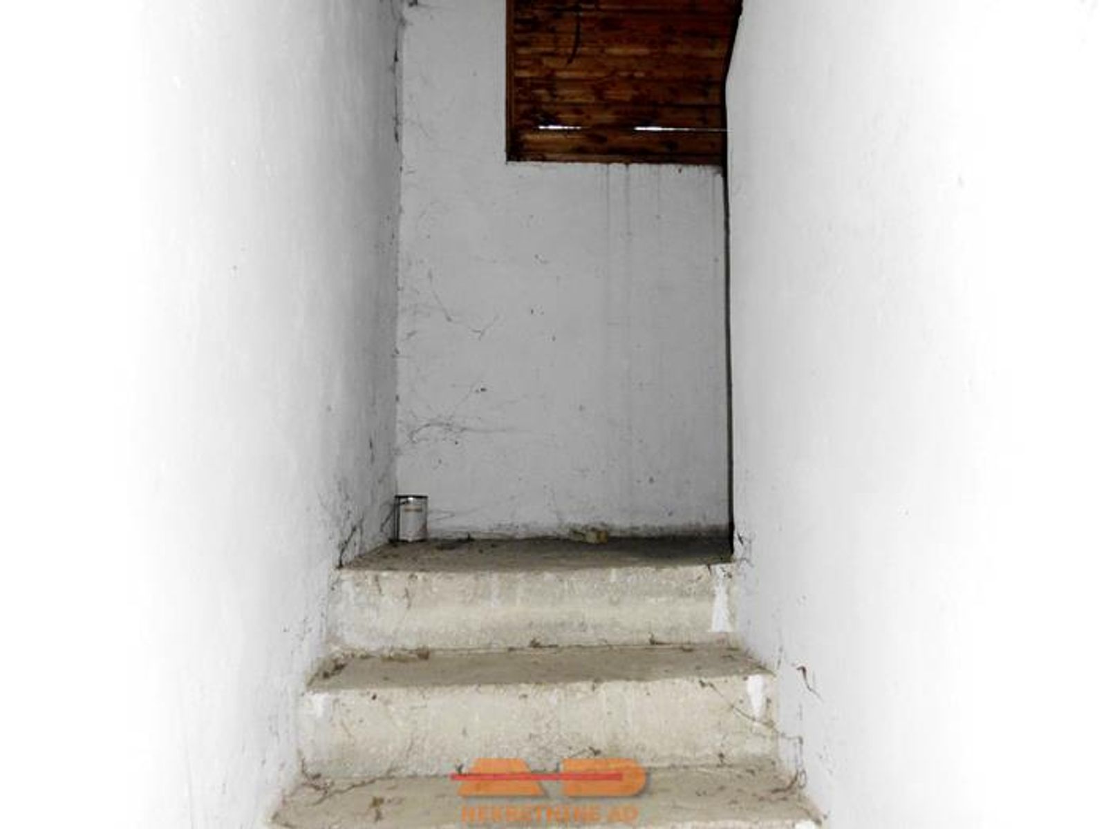 Kuća sa 2 odvojena stana, mirna lokacija! — fotografija 13